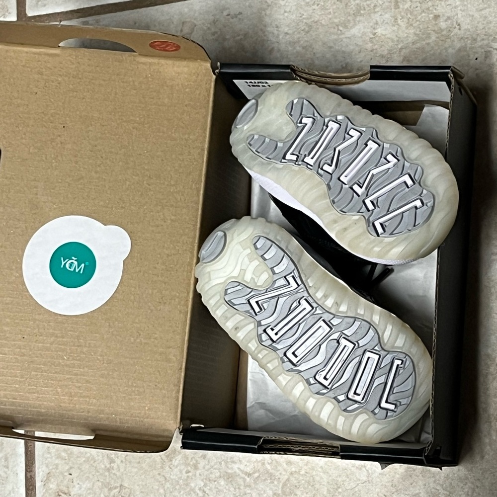 Jordan 11 - Picture 2 of 3